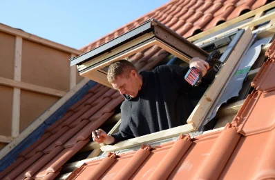 Pose de fenêtres de toit Velux aux Essards-Taignevaux